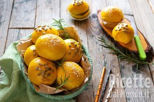 Ricetta Panini alla zucca delle feste. I bocconcini morbidi e colorati!