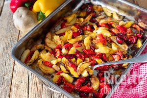 Patate e peperoni al forno. Il contorno semplice e versatile!