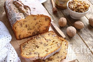Ricetta Plumcake con miele e noci: il dolce morbido e profumato!