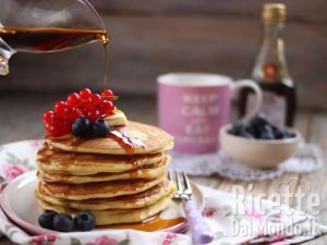 Ricetta Pancakes allo sciroppo d'acero, le buonissime frittelle da fare in 10 minuti