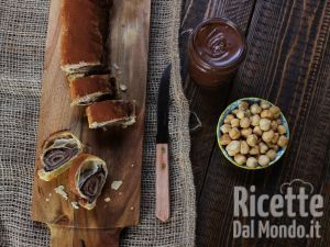 Rotolo di pasta sfoglia alla Nutella