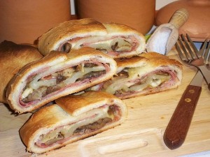 Ricetta Rotolo di Pizza con Prosciutto e Funghi