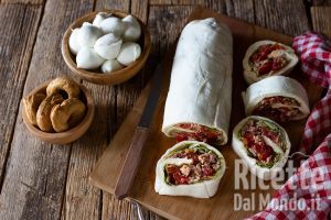 Rotolo di mozzarella farcito