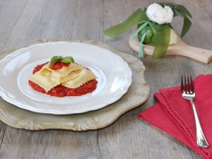 Ricetta Ravioli di Burrata con salsa al Pomodoro