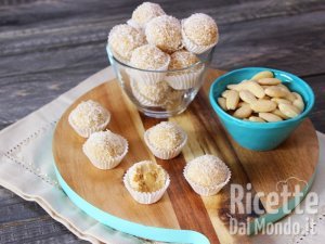 Ricetta Raffaello, cioccolatini al cioccolato bianco, cocco e mandorle.