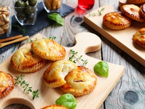 Ricetta Rusticini di pasta sfoglia alla ricotta