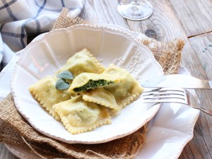 Ricetta Ravioli ripieni di ricotta e spinaci