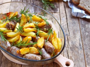 Salsiccia con patate al forno