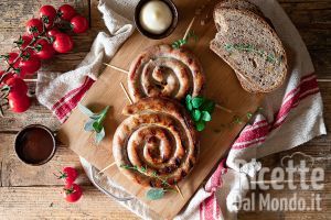 Ricetta Spirali di luganega alla griglia con salsa barbecue. La ricetta semplice!