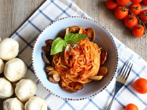 Ricetta Spaghetti alle Vongole al Pomodoro