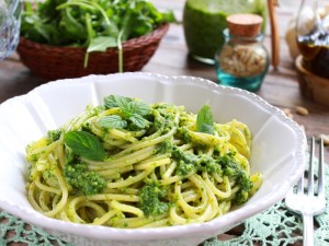 Ricetta Spaghetti al pesto di rucola