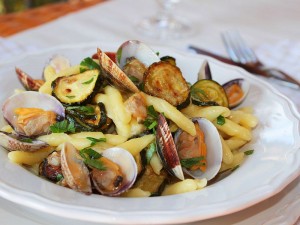 Ricetta Strozzapreti con Zucchine e Vongole