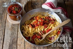 Ricetta Spaghetti con pomodori confit: la ricetta profumatissima che piace a tutti!