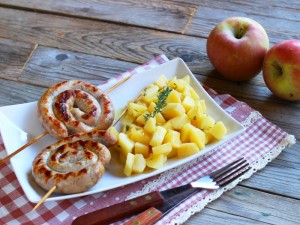 Spirali di salsiccia con le mele