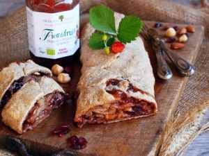 Strudel integrale con mele e confettura