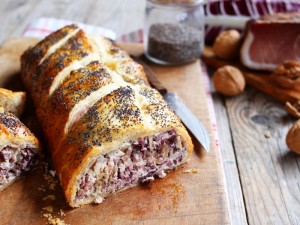 Ricetta Strudel salato con radicchio, speck e noci