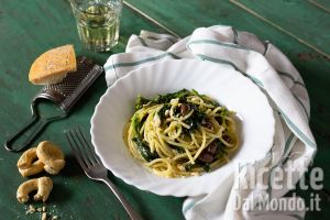 Ricetta Spaghettoni con friarielli, acciughe e tarallo