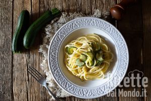 Ricetta Spaghettoni cacio e pepe con zucchine: Ricetta semplice e cremosa!