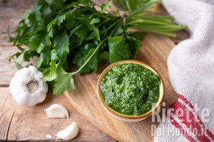 Ricetta Salsa verde al prezzemolo. Ricetta delicata e senza uova!