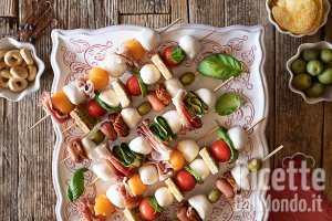 Spiedini di mozzarella. La ricetta dell'antipasto senza cottura!