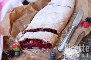 Strudel integrale ai frutti di bosco. Ricetta facile e velocissima!
