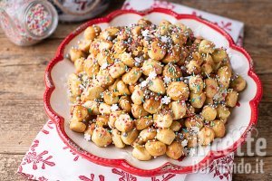 Ricetta Struffoli in friggitrice ad aria morbidi. La ricetta per farli gustosi e leggeri!