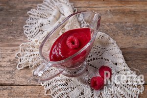 Ricetta Salsa ai lamponi salata. Perfetta per accompagnare secondi piatti!