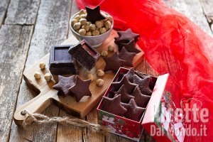 Ricetta Stelline di frolla al cacao e nocciole: i biscotti perfetti per Natale!