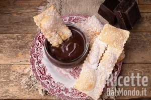 Ricetta Sanguinaccio. La crema al cioccolato per intingere le chiacchiere!
