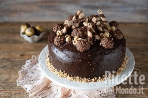 Ricetta Torta Rocher. La torta di compleanno con Ferrero Rocher e Wafer!