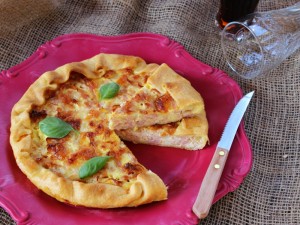 Torta salata con salumi e mozzarella
