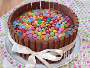Ricetta Torta Kit Kat e Smarties