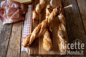 Ricetta Torciglioni di pasta sfoglia allo speck, pronti in soli 5 minuti!