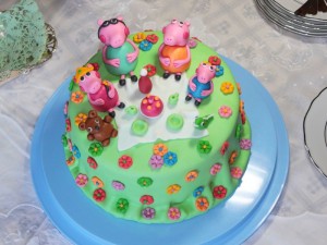 Ricetta Torta di Peppa Pig in pasta di zucchero