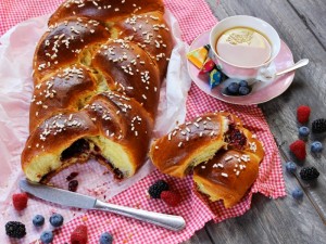 Ricetta Treccia ai frutti di bosco
