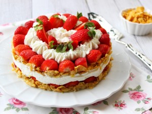 Ricetta Torta di corn flakes e fragole