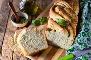 Ricetta Treccia di pane morbido al pesto