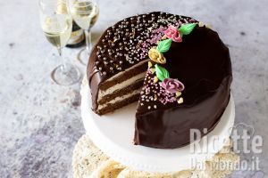 Ricetta Torta alla nocciola con glassa al cioccolato
