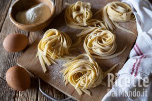 Ricetta Tagliatelle all'uovo fatte in casa. La ricetta della pasta fresca!