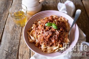 Tagliatelle al ragù della domenica. La ricetta della nonna!