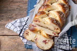 Ricetta Treccia di pan brioche affumicata. La ricetta della treccia salata morbidissima!