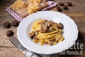 Tagliatelle di zucca con porcini e castagne. Il comfort food dell'autunno!