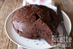 Torta al cioccolato in friggitrice ad aria. La ricetta facilissima per una torta morbidissima!