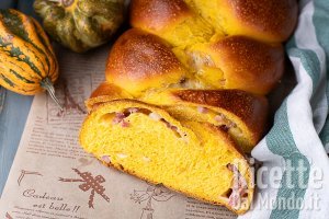 Ricetta Treccia di pan brioche alla zucca salata. La ricetta per farlo morbido e gustoso!