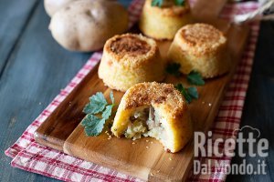 Ricetta Tortini di patate e funghi con scamorza filante. Ricetta facile e veloce!