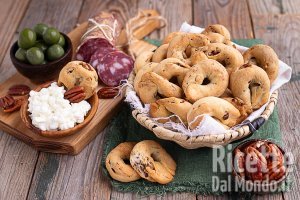 Ricetta Tarallini alle noci con esubero di lievito madre