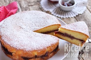 Torta versata alla marmellata. La ricetta facile, pronta in pochi minuti!