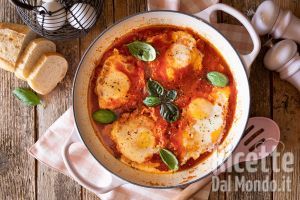Uova al purgatorio alla napoletana. La ricetta delle uova al sugo!