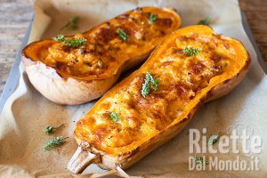 Ricetta Zucca ripiena al forno, con salsiccia e mozzarella. La ricetta ricca per un piatto unico!