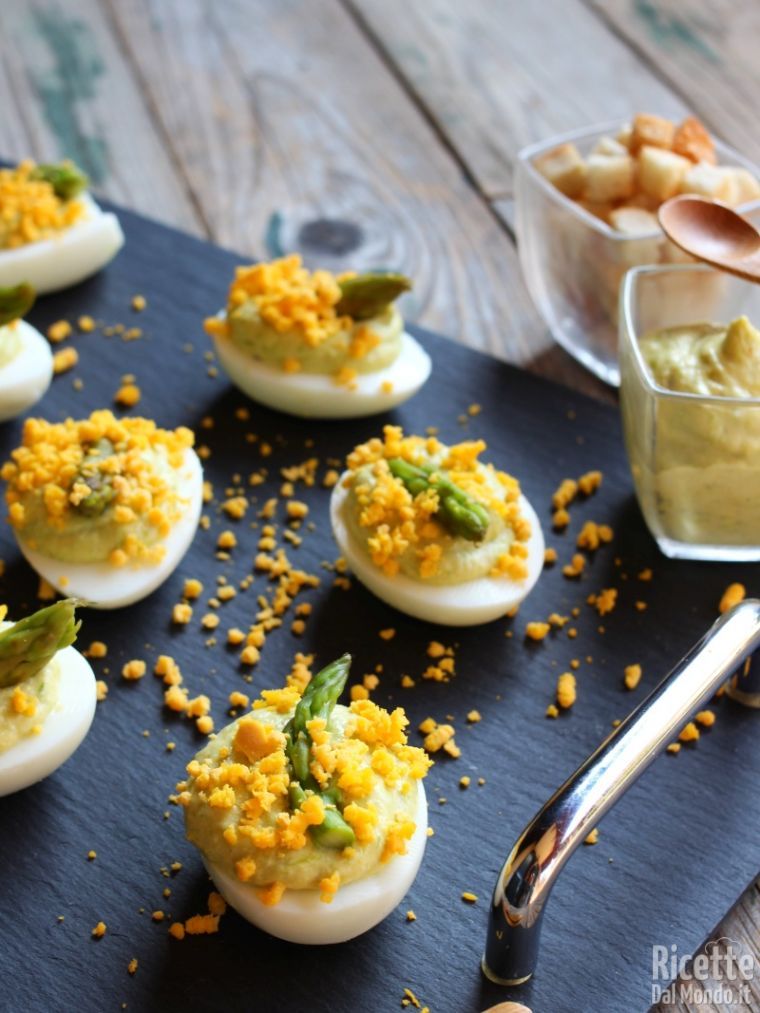 Semplici uova sode ripiene per Pasqua